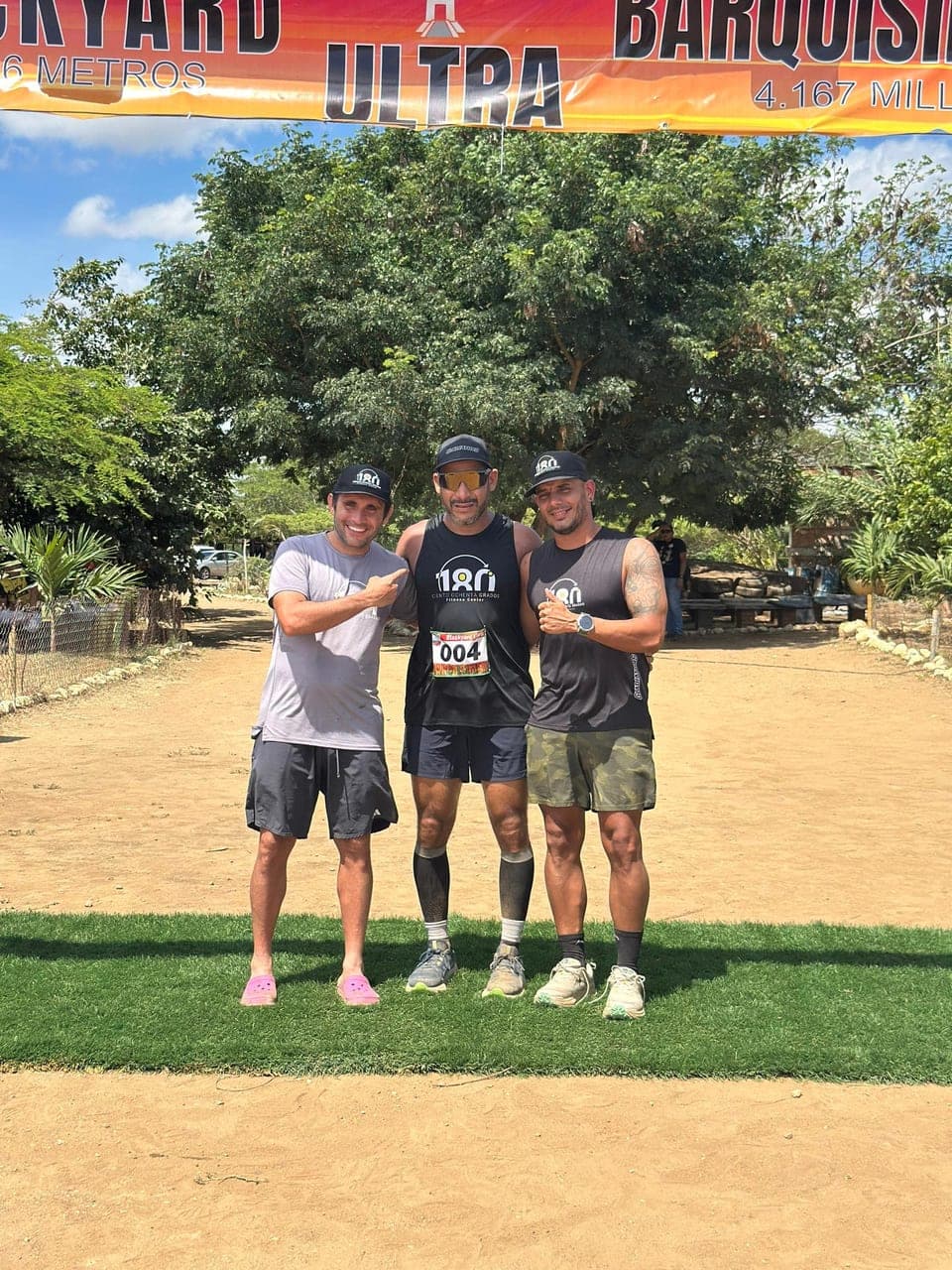 Equipo bajo el arco de meta