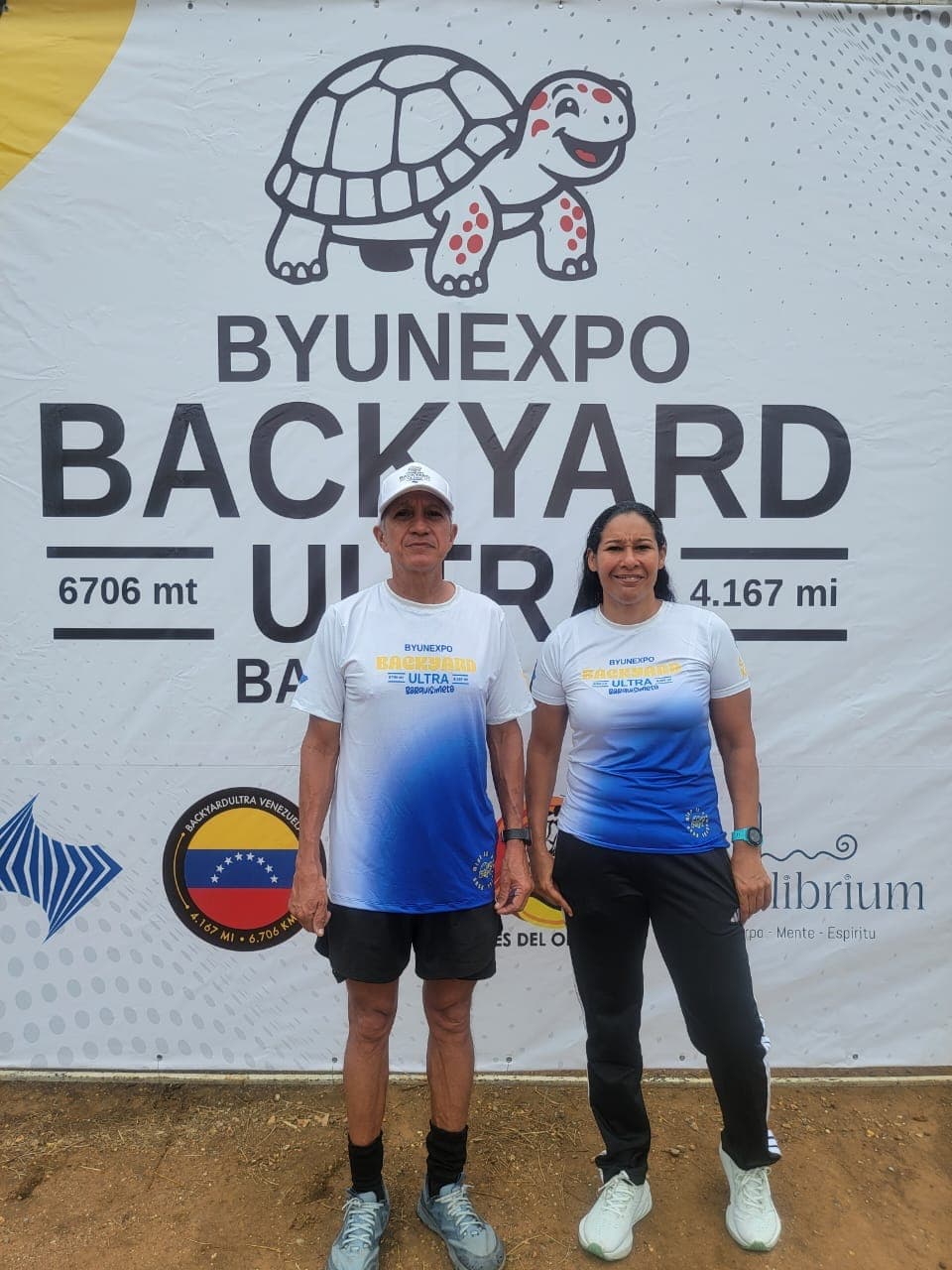 Corredores en el photocall BYUNEXPO 2026