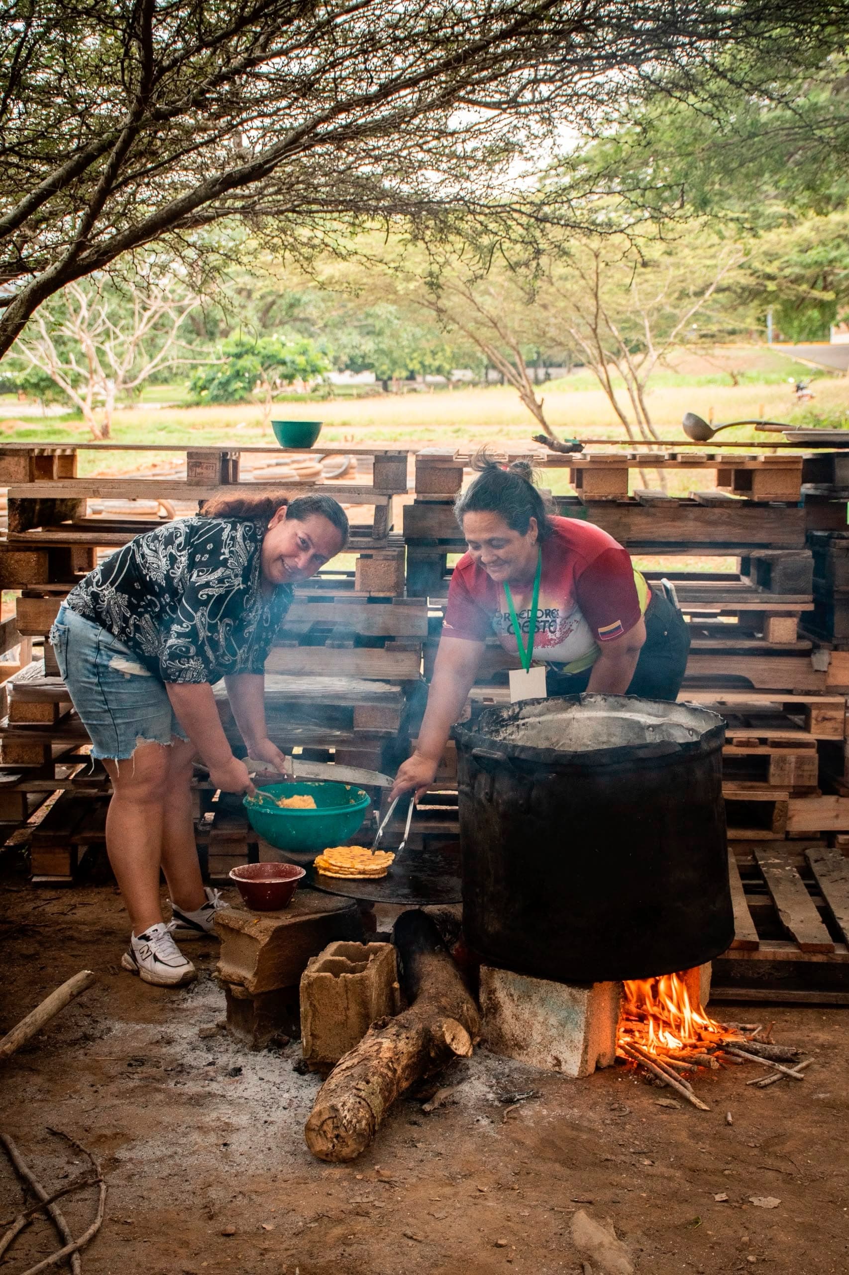 Comunidad preparando alimentos